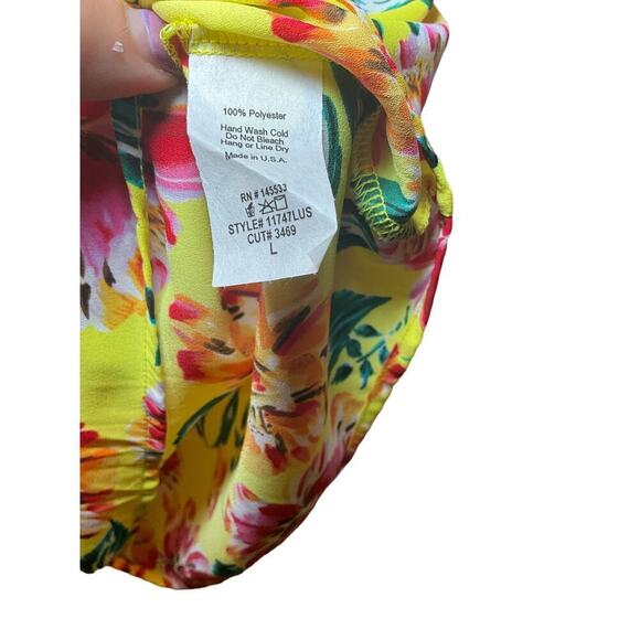 W5 Blouse Top Women's L Yellow Floral Flutter Short Sleeve Round Neck Polyester - Picture 3 of 5